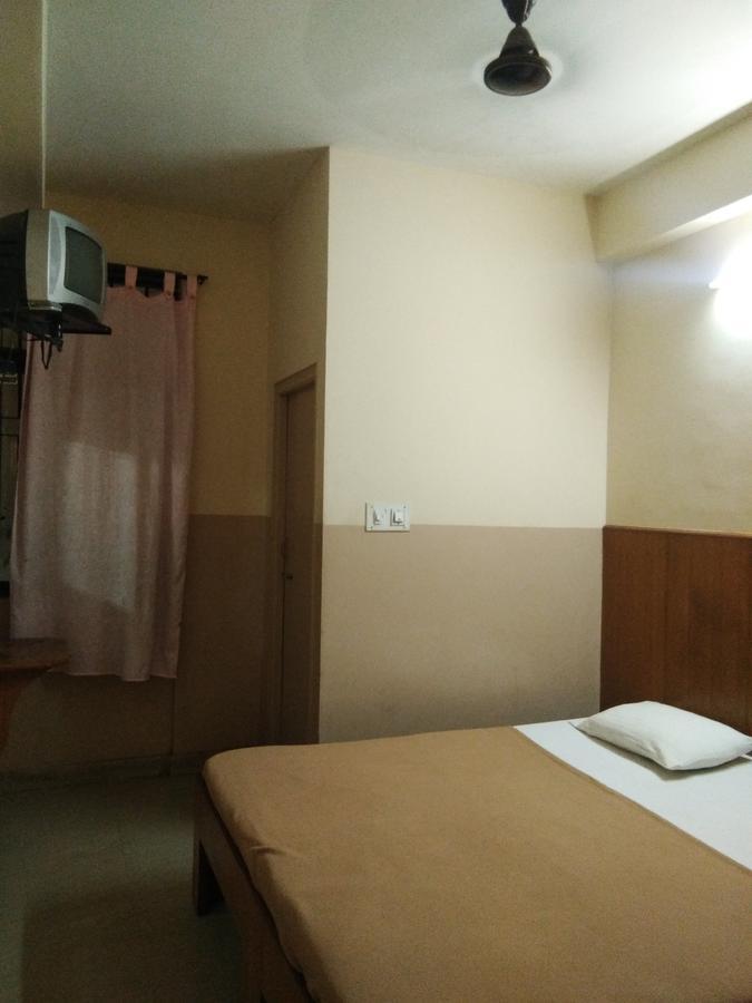 Veekay Tourist Home Bangalore Exterior photo