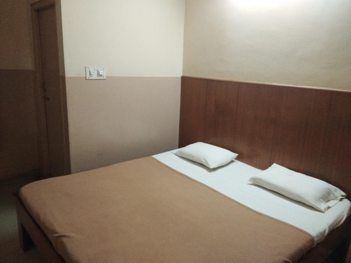 Veekay Tourist Home Bangalore Exterior photo